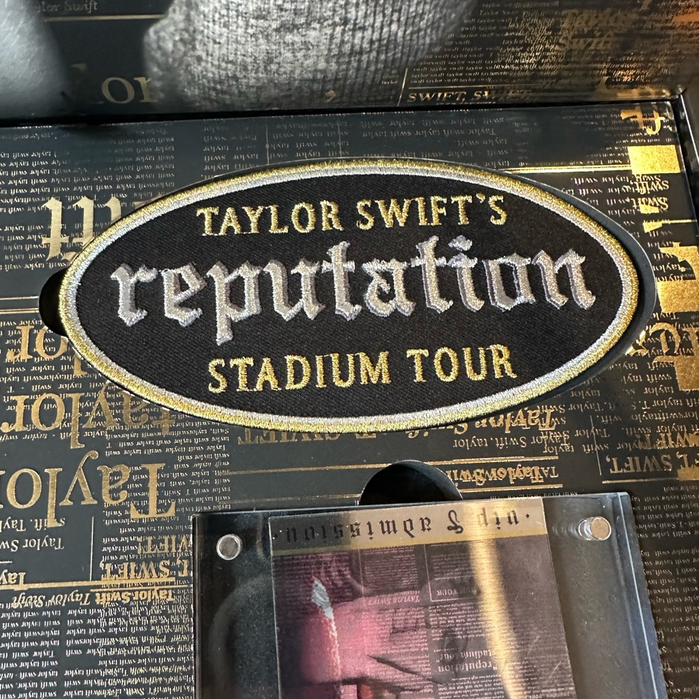 Taylor Swift Reputation Tour VIP Box - Picture 6 of 9